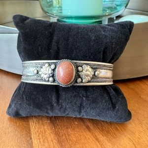 Artisan Nepal Buddhist Bracelet One Stone- Coral